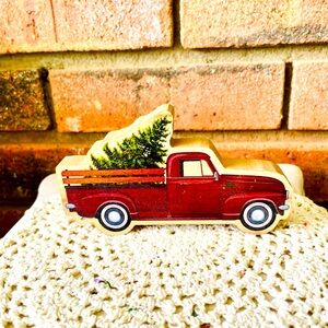 *Fresh Cut Tree & Truck Wood Sitter